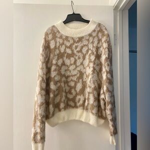 Davi & Dani Leopard Print Women’s Sweater Size Medium